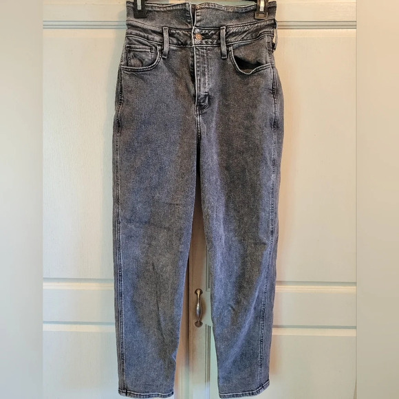 Hollister Ultra High-Rise Mom Jean - Picture 1 of 6